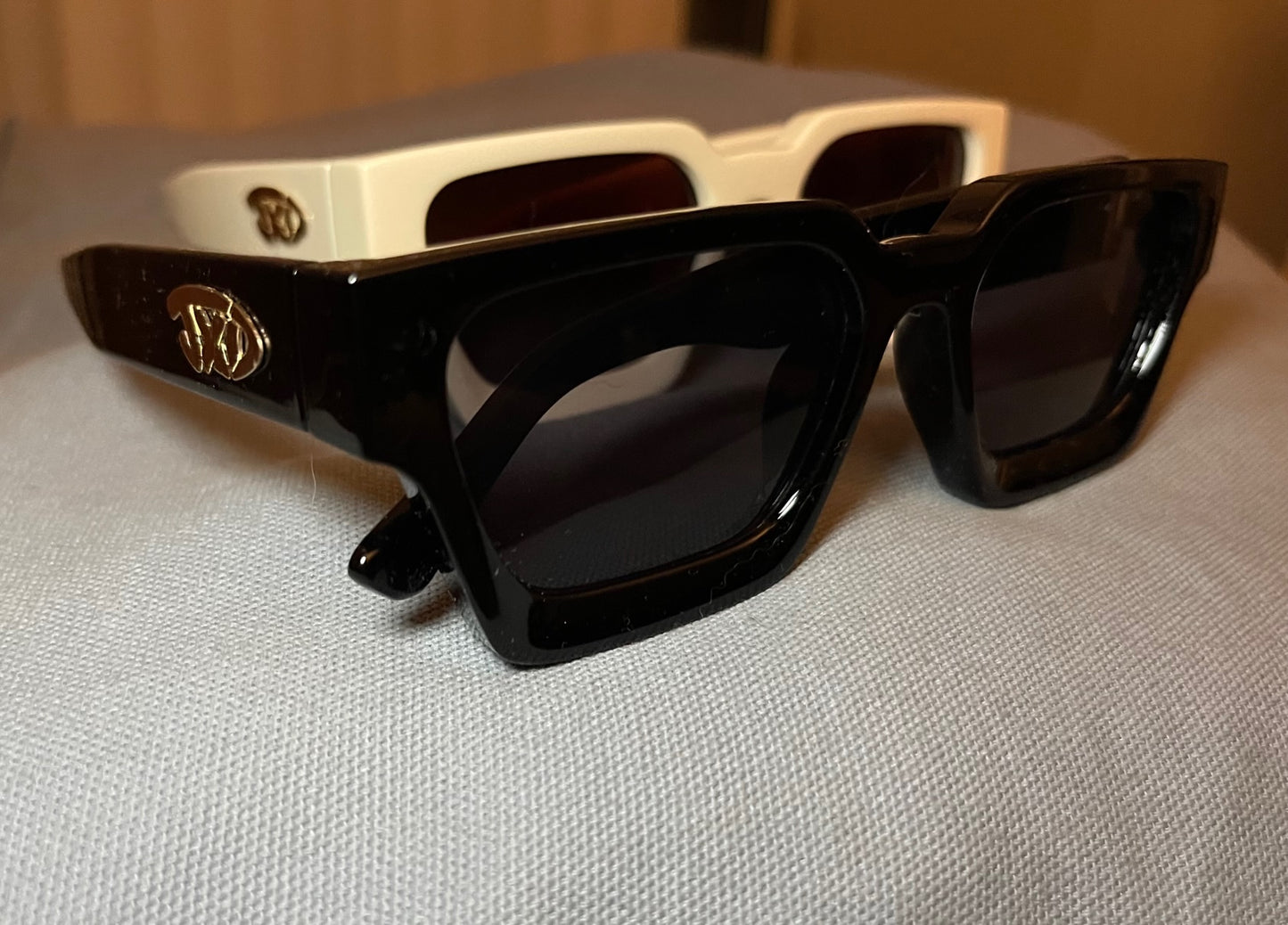 JXD Elegante Sunglasses 14K Solid Gold Encrusted Logo